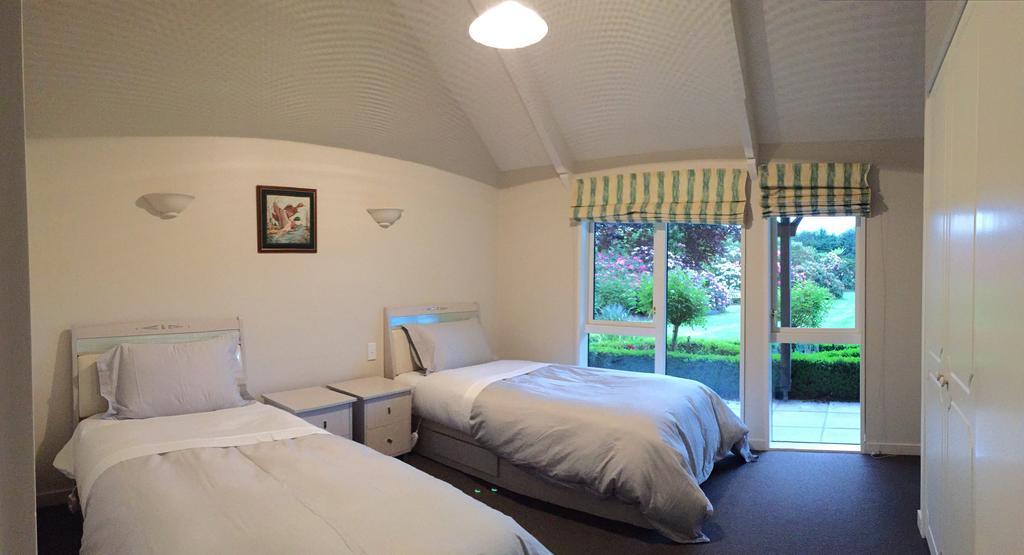 Rhododendron Garden Hotel Christchurch Room photo