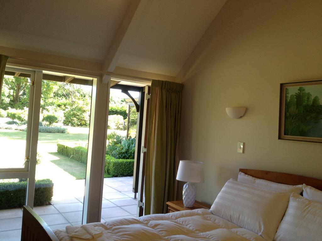 Rhododendron Garden Hotel Christchurch Room photo